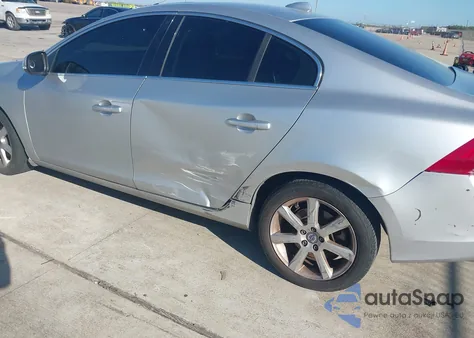 2016 Volvo S60 T5 Drive-E Premier из США, поврежденный, VIN YV126MFK4G2407545